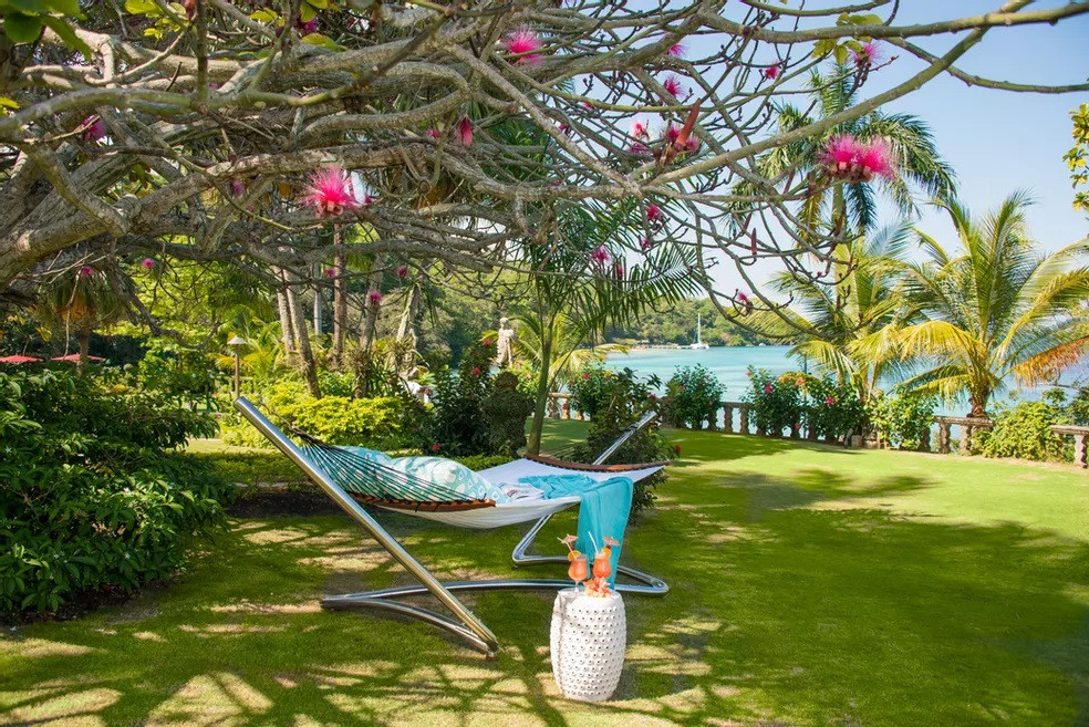 風にちぎれて RIO リオ 8センチシングル 8cmcd Rio Chico on the Beach | 12 Bedroom Villa in Ocho Rios