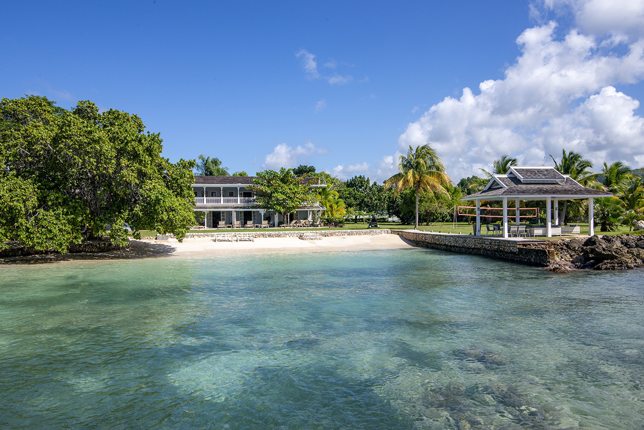 A Summer Place on the Beach | 7 Bedroom Villa in Discovery Bay
