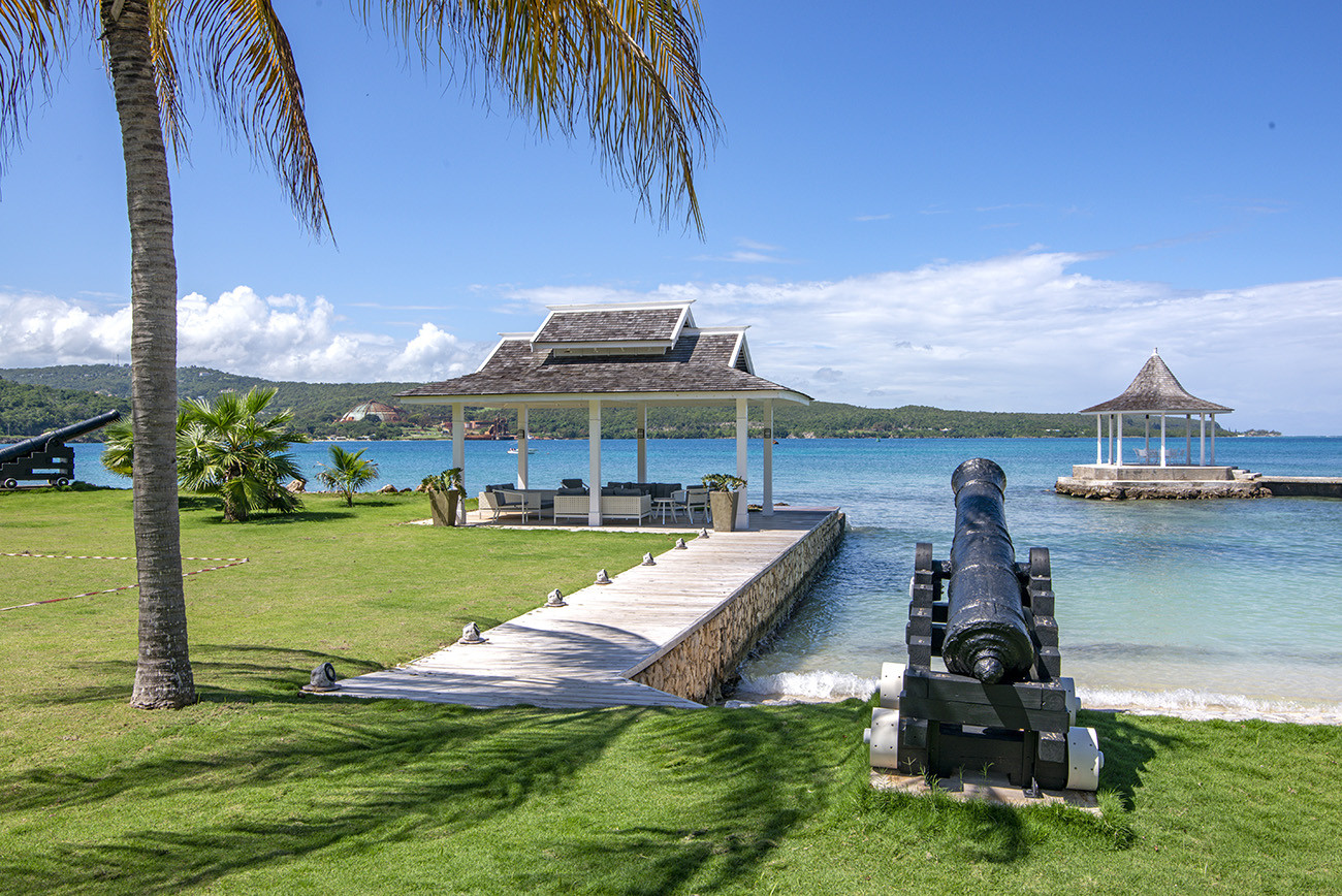 A Summer Place on the Beach | 7 Bedroom Villa in Discovery Bay