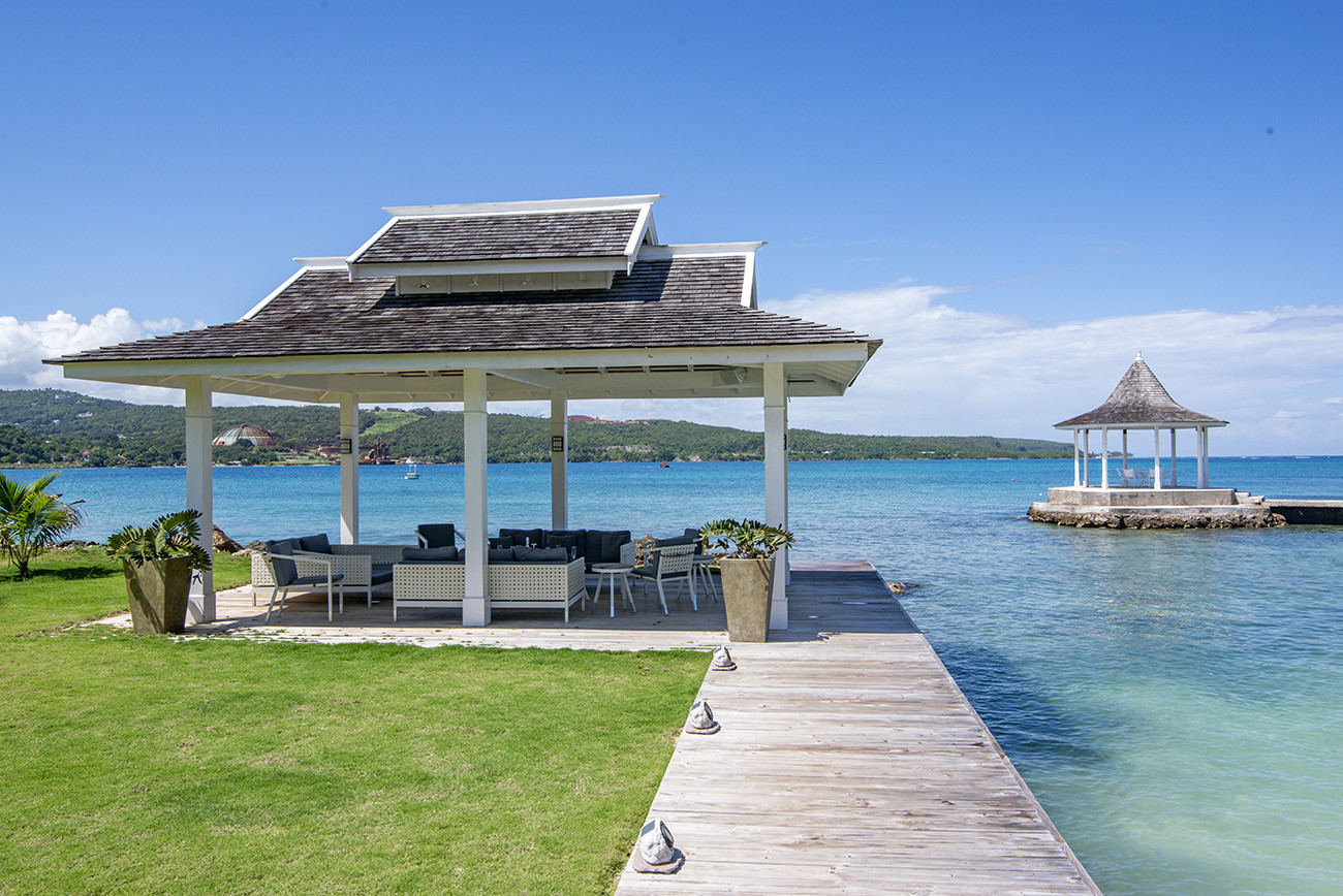 A Summer Place on the Beach | 7 Bedroom Villa in Discovery Bay