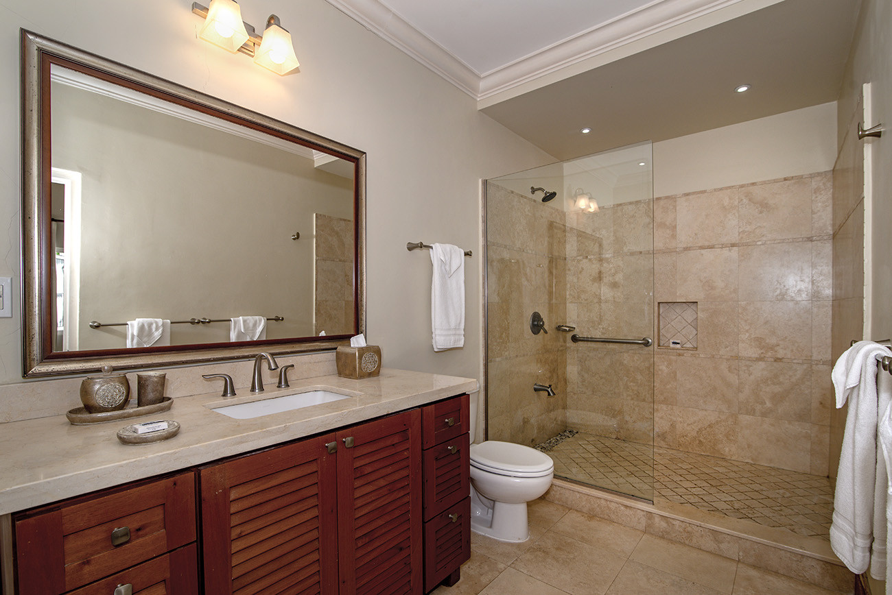A Summer Place on the Beach | 7 Bedroom Villa in Discovery Bay