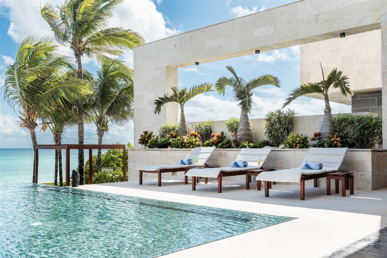 Casa Nube Blanca | 6 Bedroom Villa in Playa Del Carmen