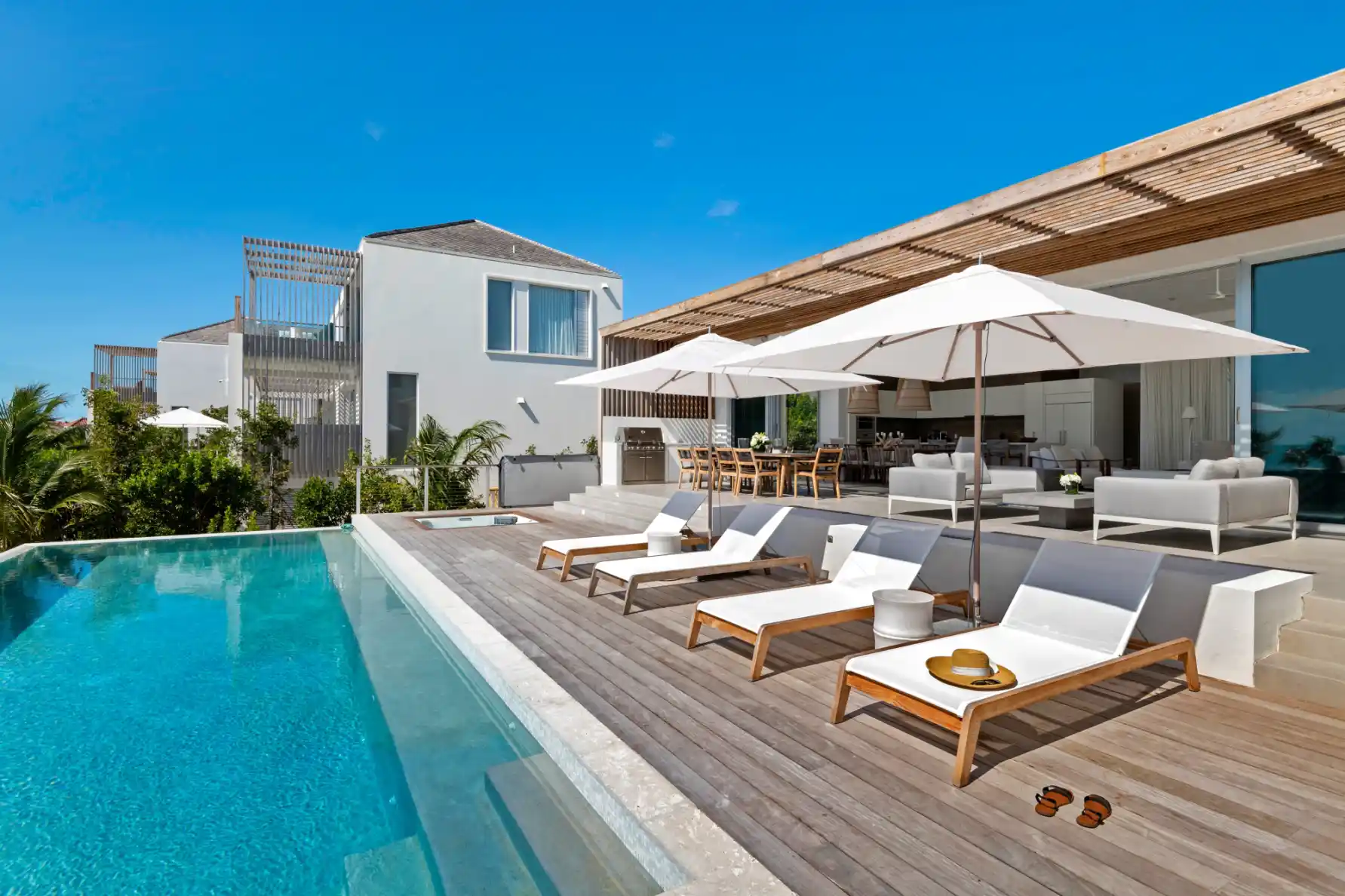 Luxury five-bedroom beachfront villa with pool for a large resort group